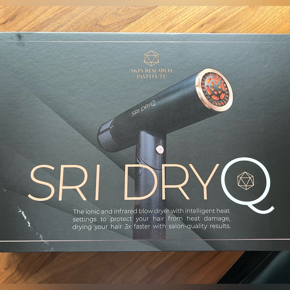 Skin Research Institute- (SRI) foldable hair dryer